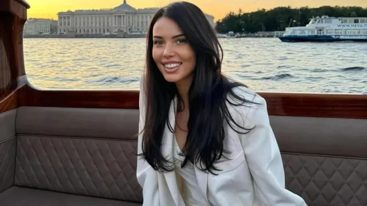 Анастасия Решетова кардинально сменила образ и удивила поклонников: короткая стрижка изменила её до неузнаваемости